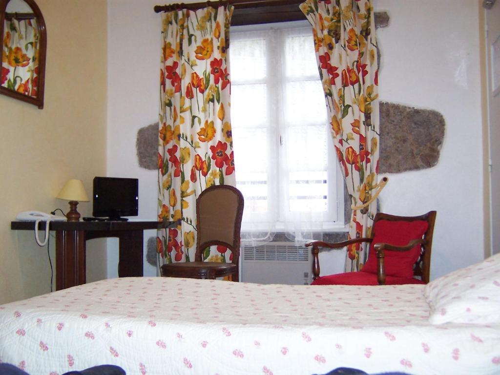 Auberge Hotel De Tournemire - Cantal الغرفة الصورة